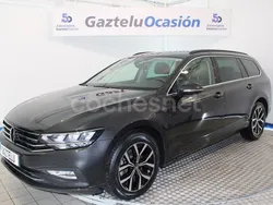 Gris Usado 2022 VW Passat Executive Familiar | 29.900 €