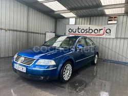Azul Usado 2004 VW Passat Highline Berlina | 4900 €