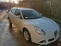 Blanco Usado 2011 Alfa Romeo Giulietta Distinctive Utilitario | 9500 € (Precio justo)