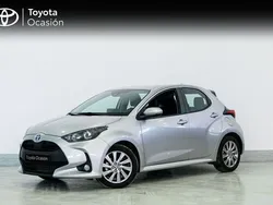 Gris Usado 2024 Toyota Yaris Hybrid Active Berlina | 23.250 € (Precio justo)