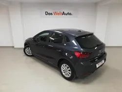 Gris Usado 2024 Seat Ibiza | 17.500 € (Precio justo)
