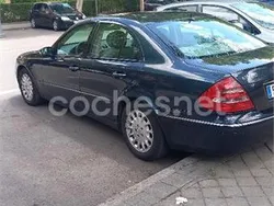Azul Usado 2006 Mercedes E320 Elegance Berlina | 9500 €