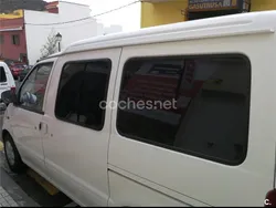 Blanco Usado 2001 Nissan Cargo Familiar | 6500 €