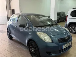 Azul Usado 2006 Toyota Yaris Berlina | 8000 €