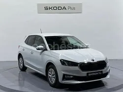 Blanco Usado 2023 Skoda Fabia Selection Berlina | 16.950 € (Caro)
