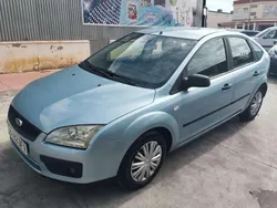 Gris Usado 2005 Ford Focus Trend Utilitario | 4900 € (Precio justo)
