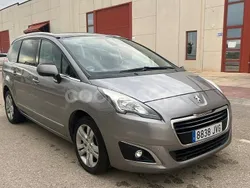 Marrón Usado 2017 Peugeot 5008 Allure Monovolumen | 9999 €