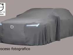 Blanco Nuevo 2025 Volvo XC40 Core SUV | 38.900 €