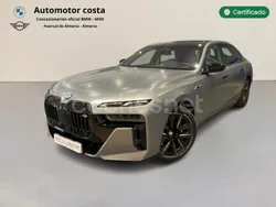 Gris / plata Usado 2023 BMW M760e Berlina | 108.900 €