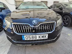 Negro Usado 2018 Skoda Superb Ambition Berlina | 8000 €