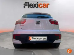 Blanco Usado 2016 Kia Rio Utilitario | 9290 € (Precio justo)