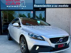 Gris / plata Usado 2015 Volvo V40 CC Summum Familiar | 13.500 € (Un poco caro)