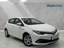 Blanco Usado 2018 Toyota Auris Hybrid Active Berlina | 15.990 € (Precio justo)