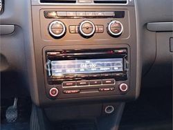 Gris / plata Usado 2015 VW Touran Edition Monovolumen | 9000 € (Un poco caro)