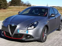Negro Usado 2015 Alfa Romeo Giulietta Distinctive Utilitario | 12.990 € (Precio justo)