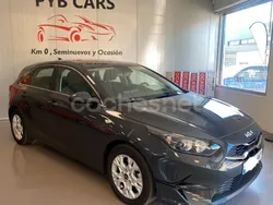Gris / plata Usado 2024 Kia Ceed Berlina | 21.400 € (Precio justo)