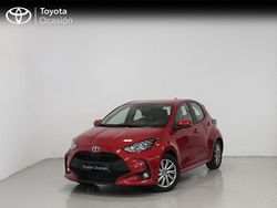 Rojo Usado 2024 Toyota Yaris Hybrid Active Berlina | 22.800 € (Precio justo)