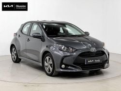 Gris Usado 2024 Toyota Yaris Hybrid Active Berlina | 20.500 € (Buen precio)