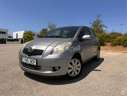 Gris / plata Usado 2008 Toyota Yaris Live Berlina | 3900 € (Precio justo)