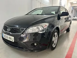 Negro Usado 2011 Kia Ceed Plus Berlina | 5990 € (Precio justo)