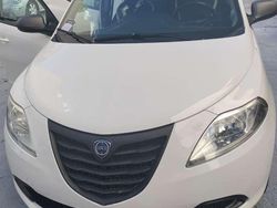 Blanco Usado 2015 Lancia Ypsilon Utilitario | 4500 € (Super precio)