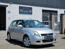 Gris / plata Usado 2005 Suzuki Swift GL Berlina | 4500 € (Buen precio)