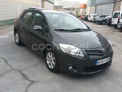 Gris / plata Usado 2013 Toyota Auris Active Berlina | 8495 € (Buen precio)