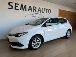 Blanco Usado 2019 Toyota Auris Hybrid Active Berlina | 16.890 € (Un poco caro)