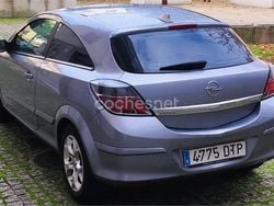 Gris / plata Usado 2005 Opel Astra GTC Sport Berlina | 2000 € (Precio justo)