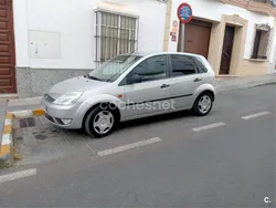 Gris / plata Usado 2005 Ford Fiesta Trend Utilitario | 2600 € (Buen precio)