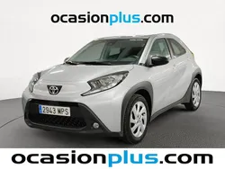 Gris Usado 2024 Toyota Aygo Play Utilitario | 14.355 € (Precio justo)