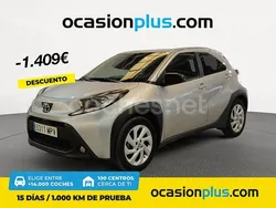 Gris / plata Usado 2024 Toyota Aygo Play Utilitario | 15.500 € (Precio justo)