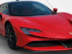 Rojo Usado 2023 Ferrari SF90 Coupe | 444.900 €