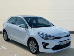 Blanco Usado 2023 Kia Rio Berlina | 16.900 € (Precio justo)