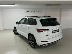 Blanco Usado 2024 Skoda Karoq SportLine SUV | 34.495 €