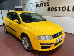 Amarillo Usado 2002 Fiat Stilo Dynamic Berlina | 2150 € (Precio justo)