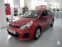 Granate Usado 2017 Kia Rio Berlina | 9350 € (Precio justo)