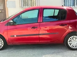Rojo Usado 2010 Renault Clio II Berlina | 2700 € (Super precio)