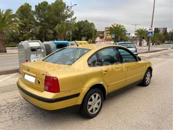 Amarillo Usado 2000 VW Passat Highline Berlina | 1699 €
