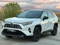 Blanco Usado 2020 Toyota RAV4 Hybrid Luxury SUV | 34.999 € (Un poco caro)