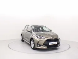 Amarillo Usado 2024 Toyota Yaris Berlina | 21.900 € (Un poco caro)