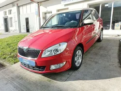 Rojo Usado 2013 Skoda Fabia Ambition Utilitario | 6799 € (Precio justo)
