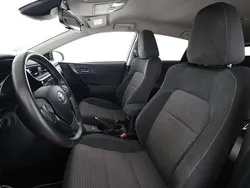 Blanco Usado 2018 Toyota Auris Hybrid Active Berlina | 18.399 € (Un poco caro)