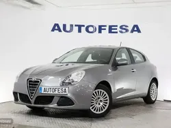 Plateado Usado 2013 Alfa Romeo Giulietta Progression Utilitario | 9350 €