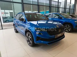 Azul Usado 2025 Skoda Karoq SportLine SUV | 33.900 €