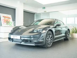 Gris volcano metalizado Usado 2024 Porsche Taycan Turbo Cross Turismo Berlina | 121.990 €