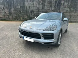 Gris / plata Usado 2019 Porsche Cayenne SUV | 59.000 €
