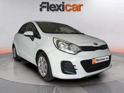 Blanco Usado 2016 Kia Rio Berlina | 6990 € (Buen precio)