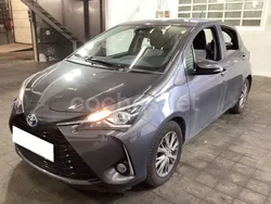 Gris / plata Usado 2017 Toyota Yaris Hybrid Advance Berlina | 12.690 € (Buen precio)