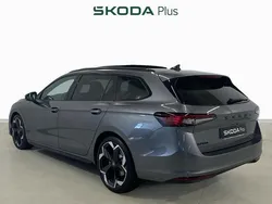 Gris Usado 2025 Skoda Superb SportLine Familiar | 43.500 €